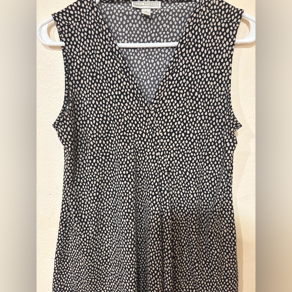Dana Buchman Black and White Sleeveless Blouse
